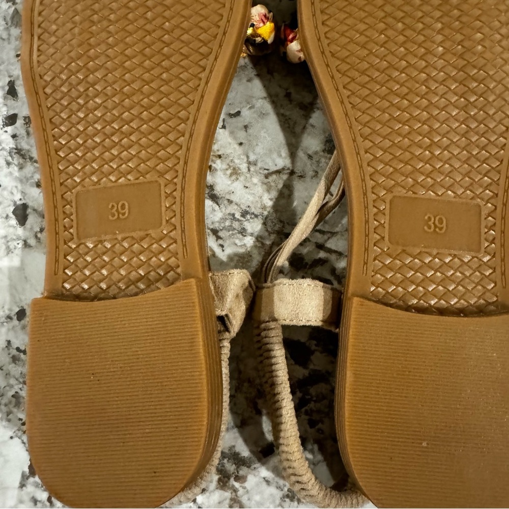 Sandals - Picture 8 of 9